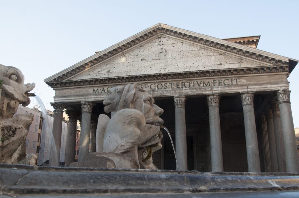 Pantheon esterno